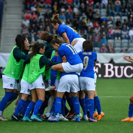 Calcio: Le azzurre rosa mettono ko alle rossocrociate svizzere