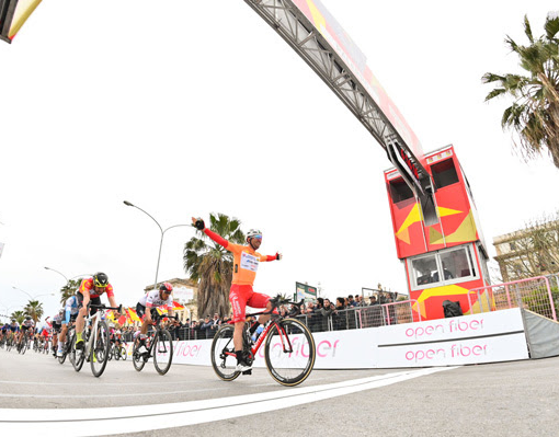 Ciclismo: A Belletti tappa e maglia giallo rosa
