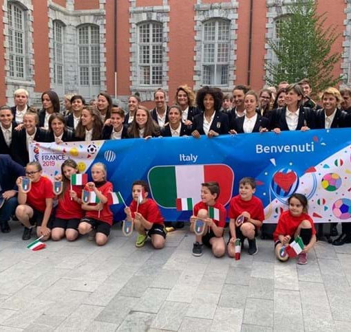 Verso il Mondiale: Accoglienza calorosa per le Azzurre a Valenciennes