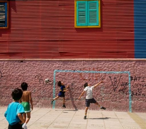 Calcio: Scuole football chiuse, i ragazzi ritrovano il 'campetto'