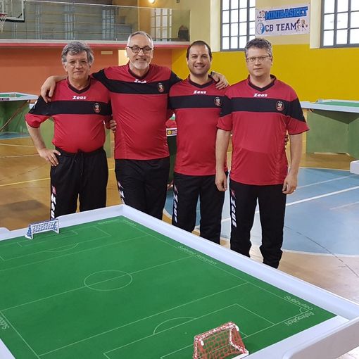 La squadra dell’ASD Calcio Tavolo Aosta 3° classificata all’Open FISCT del Piemonte Categoria Subbuteo – da Sx Paolo Ciboldi, Riccardo Rabacchin, Filippo Filippella e Marco Barbera