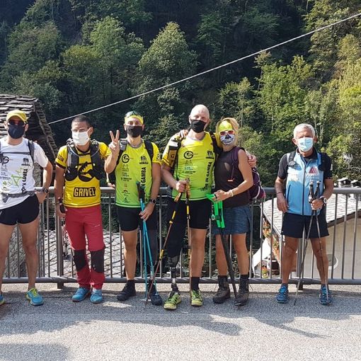 Massimo Cavenago con la sua staffetta appena arrivato a Pontboset
