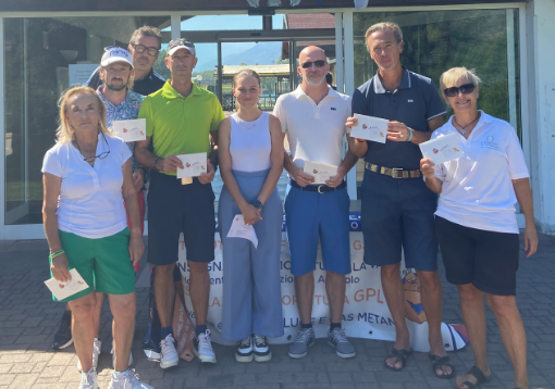 Nella foto da sinistra Marinella Bellinvia, Andrea Vallet, Michel Gal, Massimiliano Cadin, Michelle Avoyer (segretaria), Gilles Personnettaz, Roberto Rossi, Maria Francesca Invernizzi