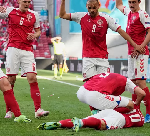 EUROPEI 2020: Malore per Eriksen durante Danimarca-Finlandia, è stabilizzato e in ospedale