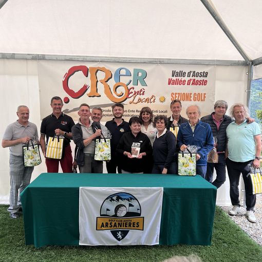 Nella foto da sinistra: Marco Henriod, Manuel Barrel, Tomasz Zieba, Domenico Pellicone, Andrea Succi, Annamaria Berlier, Mariella Vallet (responsabile Crer sezione golf), Marisa Rey, Roberto Rossi, Pier Giorgio Gagliardi, Giancarlo Grange, Marco Lambert.