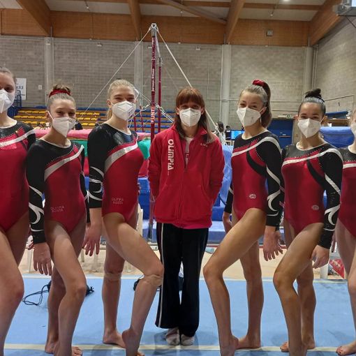 Da sn Serena Ramanzin, Sophie Graziano, Nicole Sammartino, l’istruttrice Federica Vinante, Beatrice Morra Di Cella, Luna Katana e Emma Viérin
