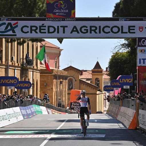 Ciclismo: Ciclismo: Finn Fisher-Black conquista il suo primo successo in carrierase la volata dei battuti su Ulissi e Caruso