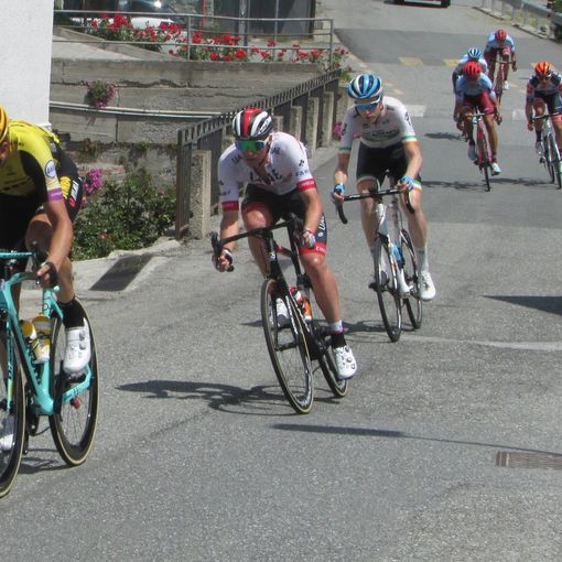 GIRO D'ITALIA: Carapaz vince la dura, bellissima tappa valdostana ed è maglia rosa