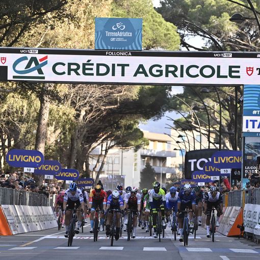 Tirreno-Adriatico Fabio Jakobsen vince la seconda tappa, Filippo Ganna sempre maglia azzurra