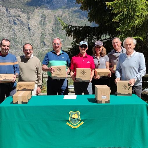 Nella foto da destra a sinistra Massimo Scopacasa, Domenico Scopacasa, Edi Avoyer, Alberto Borre, Mariella Vallet, Manuel Barrel e Pier Giorgio Gagliardi