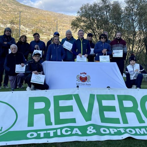 Da sinistra: Cesare Celesia, Giancarlo Grange, Renato Rollet, Sara Anna Maria Raiteri, Emilio Bionaz, lo sponsor Nardi Rosario, Marinella Bellinvia, Dario Comè, Ennio Subet, Marino Palenni, Antonietta Mestieri, Edi Avoyer e Andrea Vallet. Davanti i due giovani fratelli Federico e Alessandro Subet.