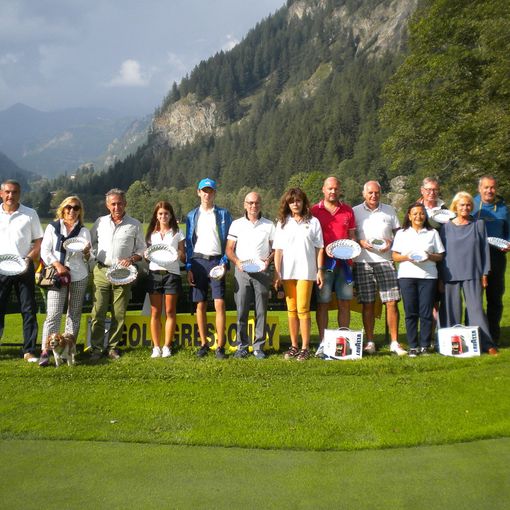 Da sn: Follioley Valentino, Colella Giulio, Capra Antonella, Beroldi Giorgio, Maggio Giulia, Macellari Lorenzo, Maggio Francesco, Biondi Francesca (rappresentante della Federgolf Piemonte), Cyprian Piercarlo, Cena Pierfranco, Ghisio Antonella, Stevenin Luigi, Rolando Sandra, Franzini Andrea &amp; il Vice Presidente del circolo Beck Peccoz Federico