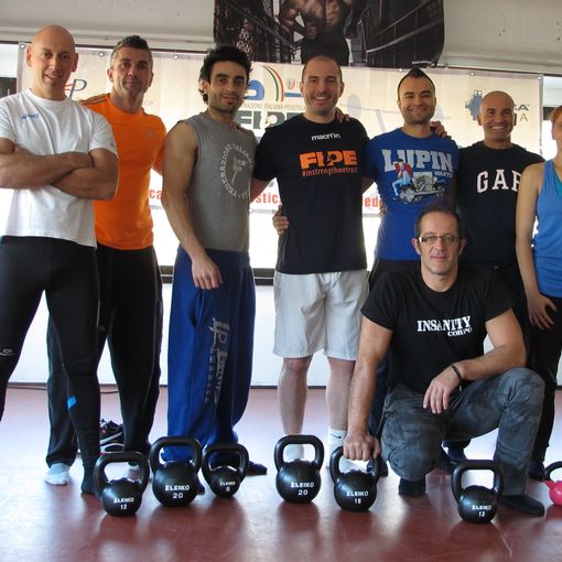 Da sx: Angelo Piccolo; Andrea Mammarella; Claudio Paonessa; Marcello Nasso; Maurizio Capolupo; Luca Portolese; Joe Carere; Miriam Savini; Luigi Sorgente, accosciato Marco Cignetti