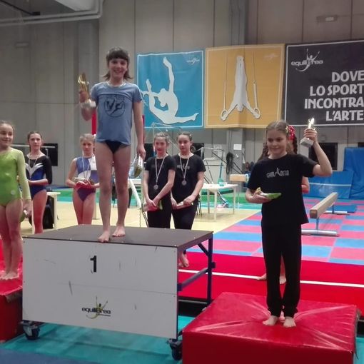 Il podio delle Allieve 2 con la vittoria di Janis Picchiottino e il 3° posto di Sofia Farinet