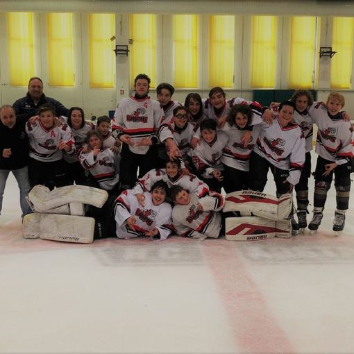 Hockey ghiaccio: I Gladiators U 15 Under 15 conquistano la Coppa 3 Regioni. Prima squadra domina in terra Svizzera