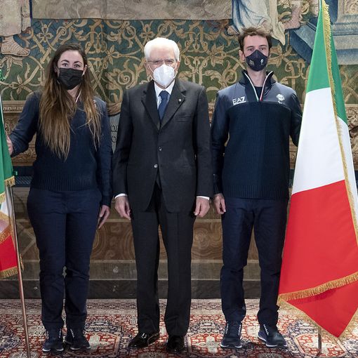 Il Presidente Sergio Mattarella con Valentina Vezzali, Sottosegretario di Stato alla Presidenza del Consiglio dei ministri, Giovanni Malagò Presidente del Comitato Olimpico Nazionale Italiano, Luca Pancalli, Presidente del Comitato Italiano Paralimpico l'Alfiere della squadra olimpica Sofia Goggia e l'Alfiere della squadra paralimpica Giacomo Bertagnolli