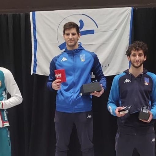 Simone Mecarelli sul gradino più alto