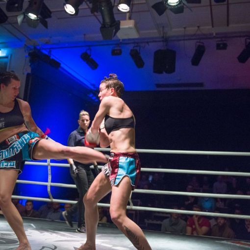 Martine Michieletto (a sn) in azione sul ring