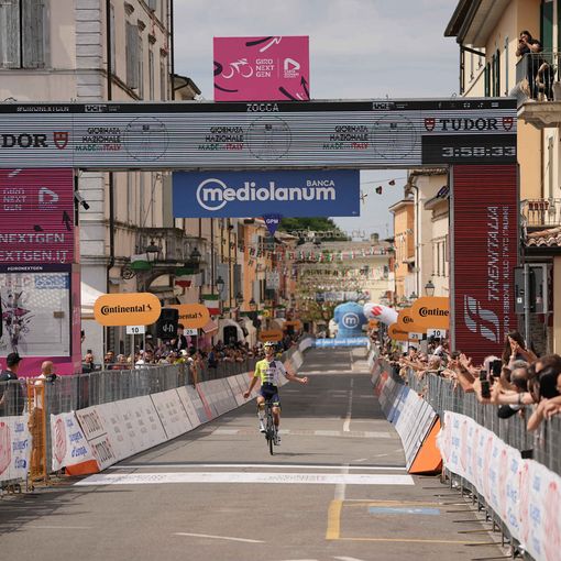HUUB ARTZ VINCE LA SETTIMA TAPPA DEL GIRO NEXT GEN JARNO WIDAR RIMANE IN MAGLIA ROSA