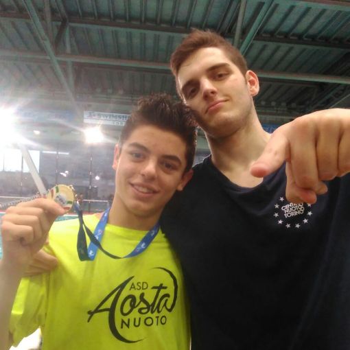 I medagliati di questo Campionato regionale: da sinistra Alessio Calò, campione regionale nei 50 SL, con Alessandro Adorni, medaglia di bronzo nei 200 rana