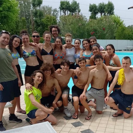 Nella foto: in alto a sn Mattia Castiglioni, Giada Dujany, Alice Aldini, Edoardo Giovannetti, Nicole Louvin, Elisa Foti, Lin Pigliacelli, Gaia Valenti, Elena Navarretta, Beatrice Mazzone, Denise Marroccu, Chiara Seminara; in basso da dx Carlo Molino, Mattia savoia, Tommaso Navarretta, Tommaso Coletta, Pietro Cerrato e Lorenzo Miserocchi