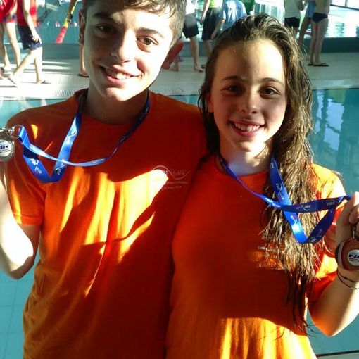 Alessio Calò, medaglia d’argento nei 100 stile nuotati in 1’01”60 e Alessandra Raso, bronzo nei 200 misti nuotati in 2’45”50