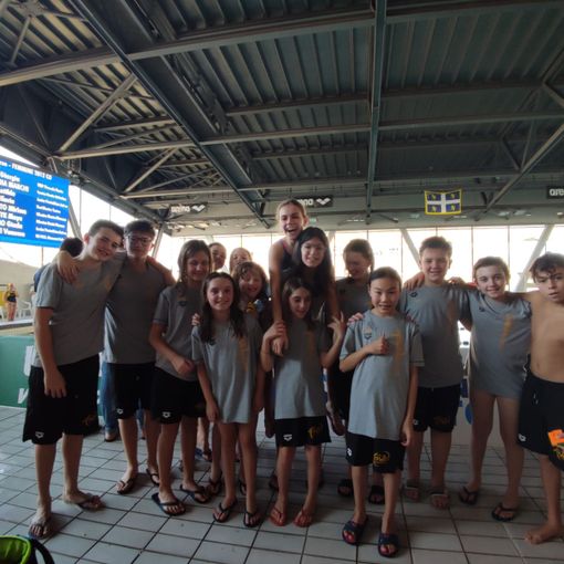 Da sn: Alexis Ghignone, Jacquy Péaquin, Sophie Recaldini, Siria Valenti, Rebecca Crespi, Giorgia Albace, Greta Vicentini, Alice Padalino, Matilde Camarda, Emma Morsetti, Mia She Juan Bianchi, Giada Griso, Leonardo Agrimonti, Leonardo Xhaferi e Yari Nazario Rossan