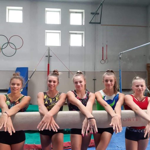 Fatima Rosset, Sophie Graziano, Vittoria Ramanzin, Beatrice Morra Di Cella e Emma Viérin