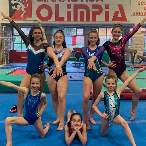 In piedi Patrizia Fulciniti, Giulia Barbato, Serena Molinari e Nicole Desandré, a terra Noélie Benato, Agata Milano e Margot Vallet