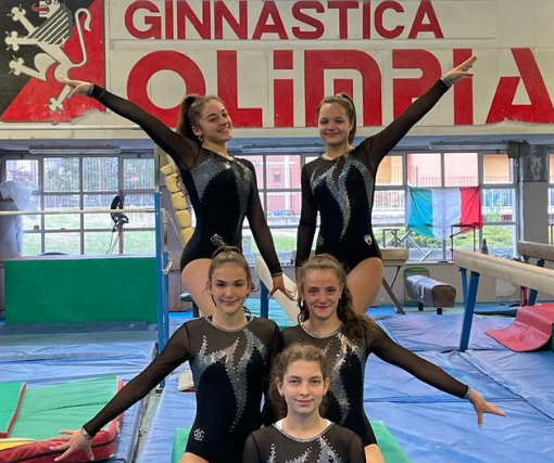 Nella foto Giulia Barbato, Joana Koceku, Nicole Désandré, Serena Molinari e Adelina Bulat, tesserate Olimpia Aosta