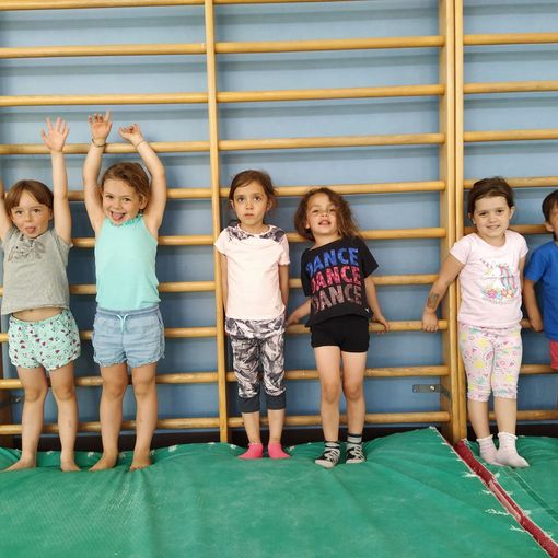 Nelle foto prima lezione del corso di miniginnastica