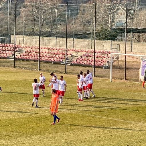 Esulta il Varese dopo il secondo gol di Ebagua