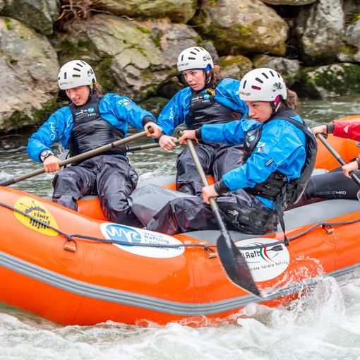 Il Rafting Team Valle d'Aosta: Gaia, Elodie, Carlotta, Charlotte