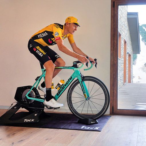 Robert Gesink (Team Jumbo - Visma), vincitore della tappa dei Laghi di Cancano