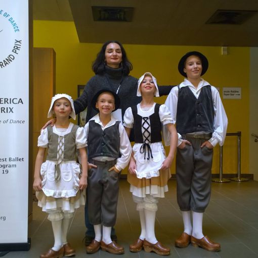 I ragazzi che hanno conquistato il 12 posto al YAGP con l'insegnante Ellada Mex
