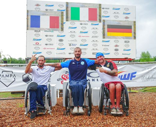 Emanuele Pagnini, medaglia d'oro seated tra Jerome Elbrycht (FRA), argento  e Kevin Lindner (GER) vincitore della medaglia di bronzo e il podio wakeskate open  con Giovanni Arrigoni, medaglia d'argento