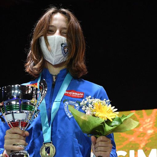 Francesca Aina e nell'articolo il podio delle Giovanissime (foto BIZZI/FEDERSCHERMA)