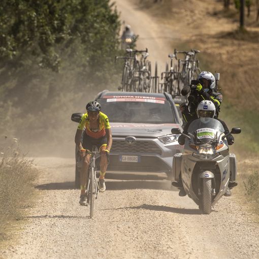 Ciclismo: Alla Strade Bianche Van Aert contro tutti, Van Vleuten per la storia