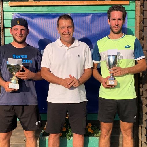 Da sn: Stefano Roggeri, lo sponsor Caldarelli, e Tommaso Metti