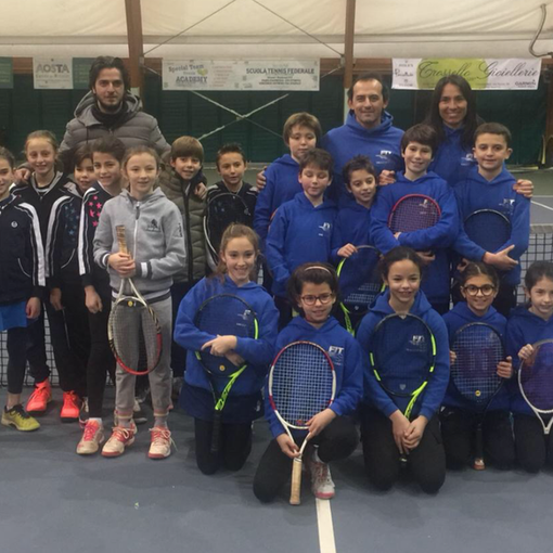 In blu da sn in piedi: Alessandro Moro, Luca Romagnoli, Simone Chiucchiurlotto, Noah Canonico, Luca Boccato. Da sn in ginocchio Aurora Zenato, Bianca Marinica, Lisamarie Rossi, Heloise Pramotton, Asia Deffeyes. Capitani i Maestri Nazionali Fabio Paonessa e Nathalie Viérin