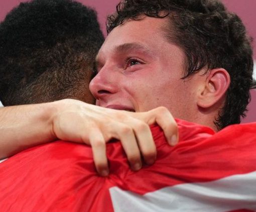 Filippo Tortu dopo la vittoria alle olimpiadi di Tokyo 2020 nella staffetta 4x100