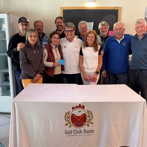 Da sinistra: Mauro Cornaz, Susy Cuneaz, Edi Avoyer, Francesca Rey, Fabio Perino, Riccardo Berthod (gestore e sponsor), Lauro Bionaz, Piera Paola Stevanon, Dario Borney, Dario Comé e Sergio Rey.