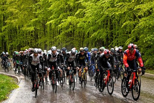 BuonGiro. Le polemiche le porta via il freddo, la pioggia e le cadute: lasciamo parlare i ciclisti ora