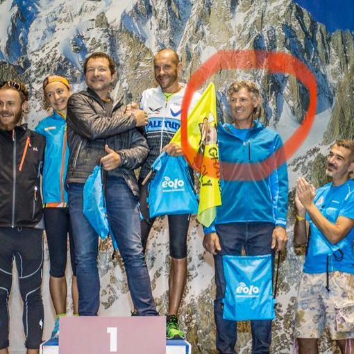 Paolo Rossi su terzo scalino di un podio del Tor des Geants