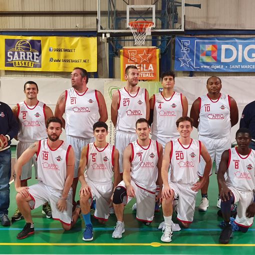 Il Rouge et Noir 'stretto' fra il presidente, Vincenzo Albanese e il coach, Fausto Renna