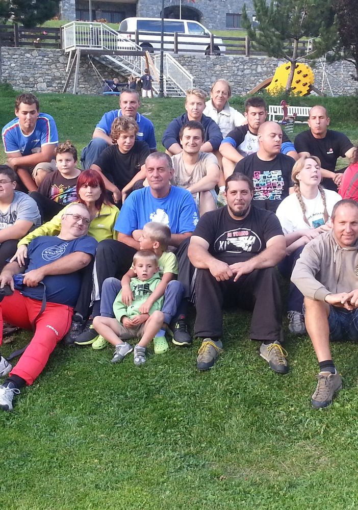 Il gruppo di corridori che ha partecipato alla tappa di Etroubles