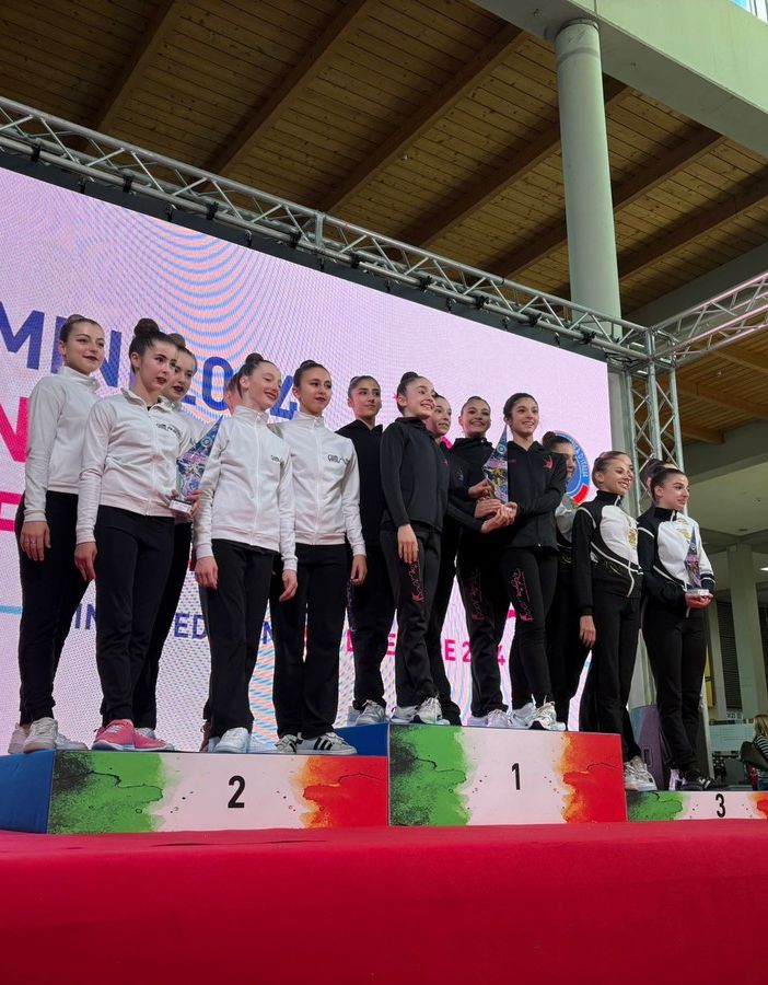 Da sn_ Aurora Scarpone, Charlene Scarlatta, Martina Crisopulli, Emilie Marcellan, Marta Framarin, Giulia Castagnera