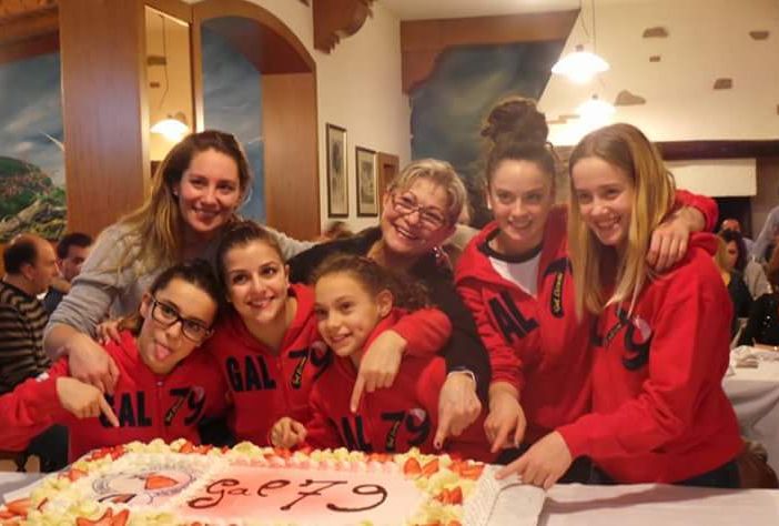 Alessia Praz e Alexia Angelini (a destra) con le nuove compagne della Gal di Lissone