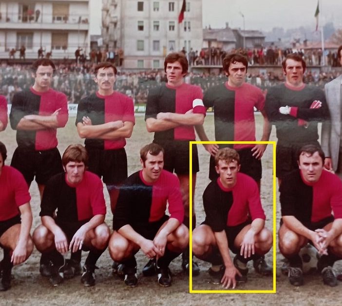 Nel riquadro Sergio Giunta. Notare alle spalle della formaziona gli spalti gremiti del Puchoz (foto archivio Nunzio Santoro)