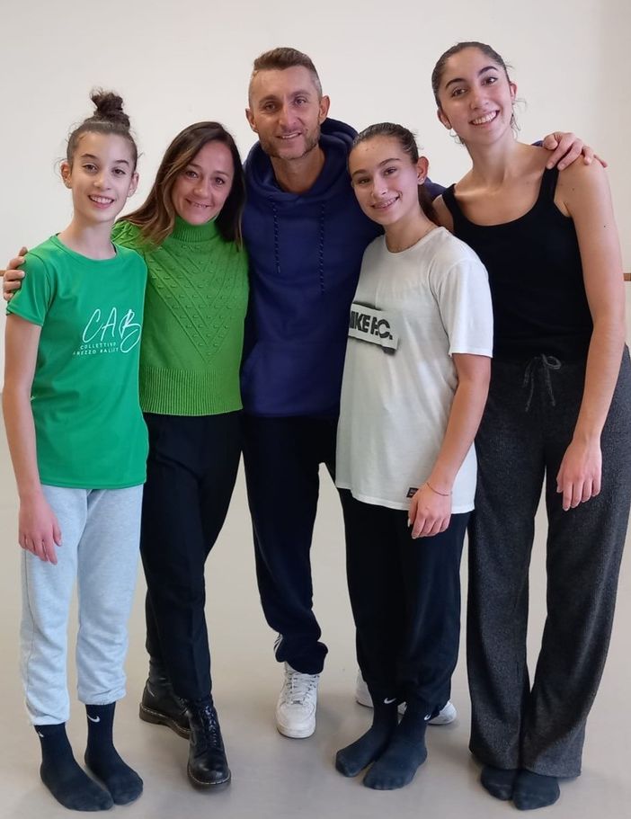Da sn: Maria, Serena e Martina con i maestri Stefania Pace e Luca Lupi